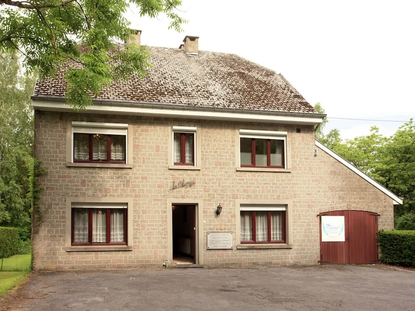 Quaint Holiday Home with Fenced Garden in Manhay - Image 1