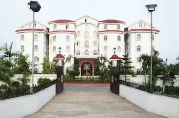 Hotel East Palace - Image 1