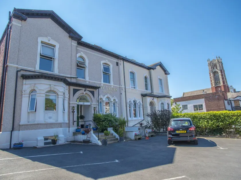 Baytrees Hotel - Image 1
