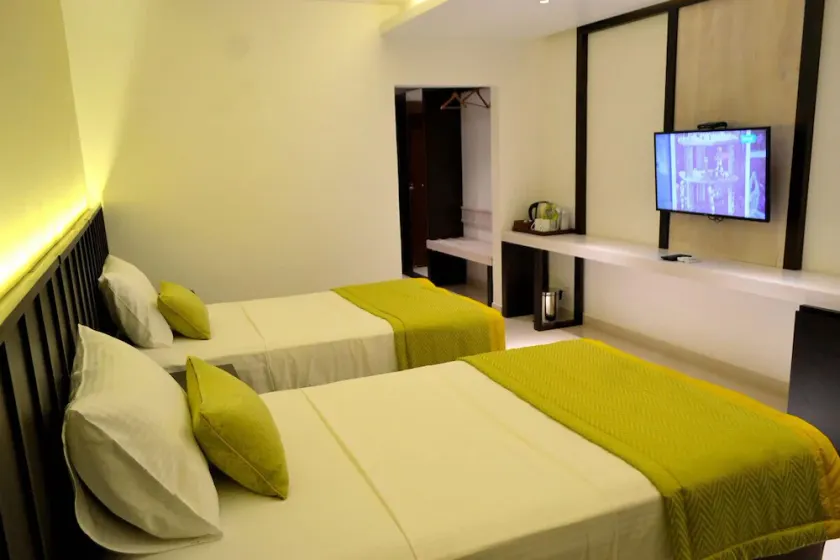 Good Wood Airport Hotel - Image 1