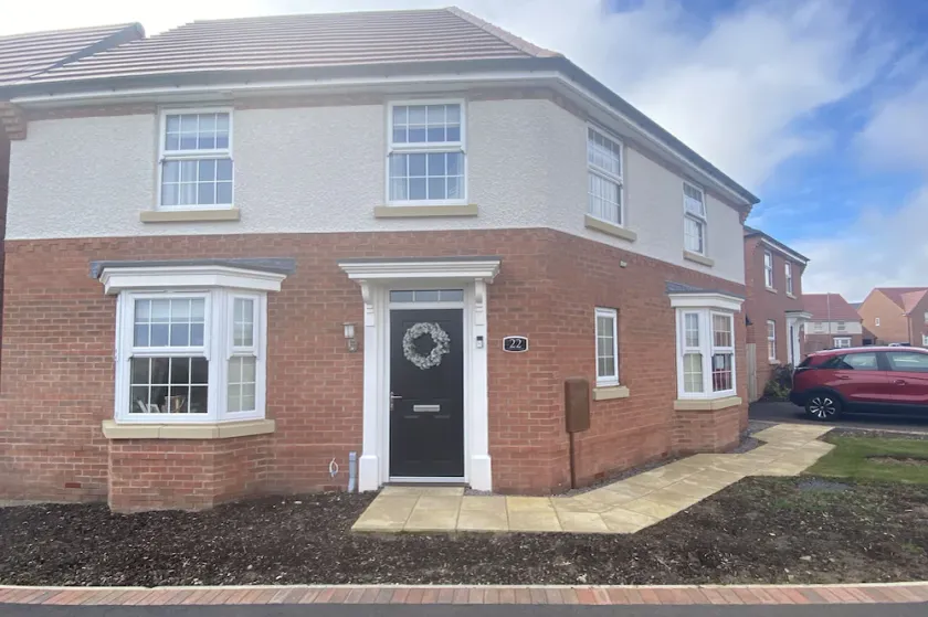Charming 4-bed House in Grantham - Image 1