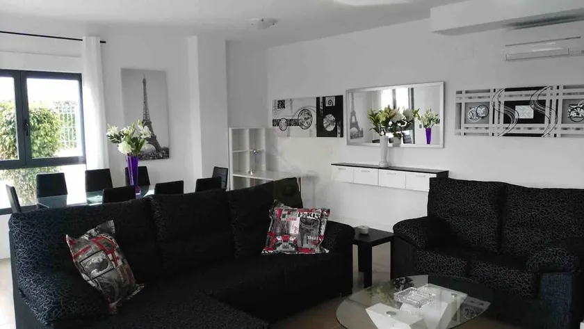 Luxe vakantieappartement aan de jachthaven van Altea met frontaal zeezicht - Image 1