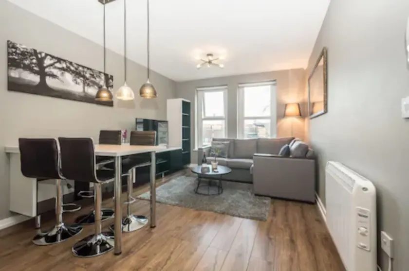 Aaron Wise Serviced Apartments - Image 1