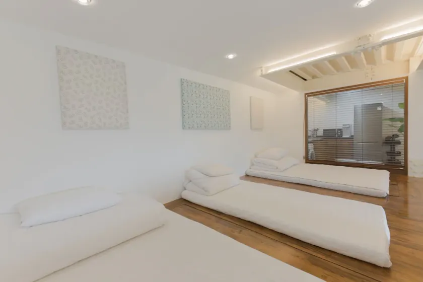 Sio Hostel L-Suite - Image 1