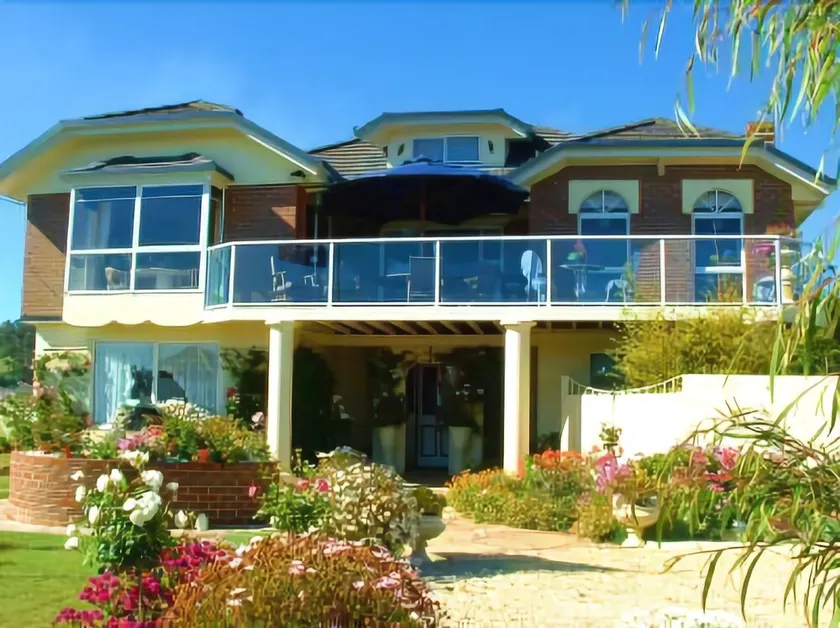 Moonlight Bay B&B Guest House - Image 1
