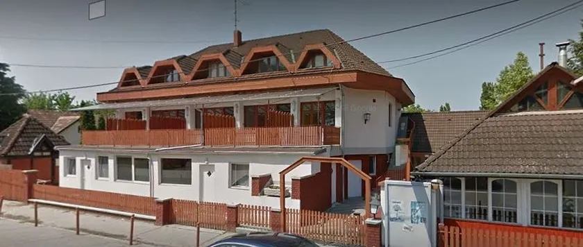 Retro Hotel MERID Zamardi - Image 1
