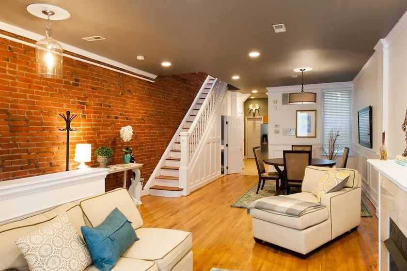 Modernized DC Rowhome in city-center - Image 1