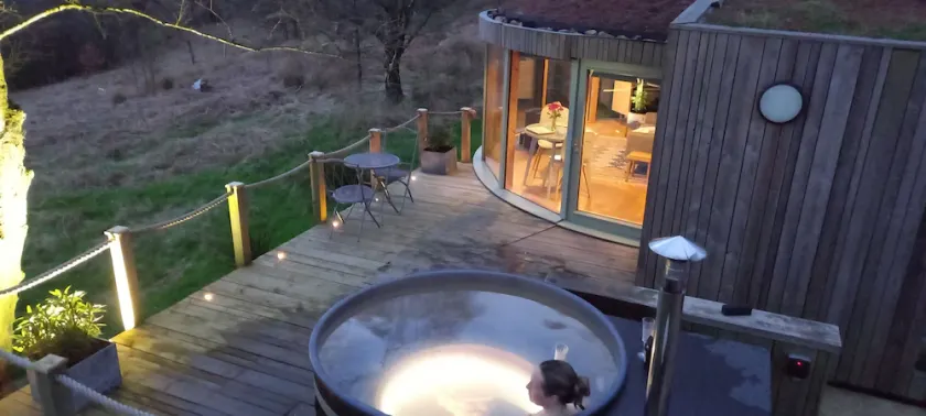 Luxury and Peaceful 1-bed Roundhouse With Hot Tub - Image 1