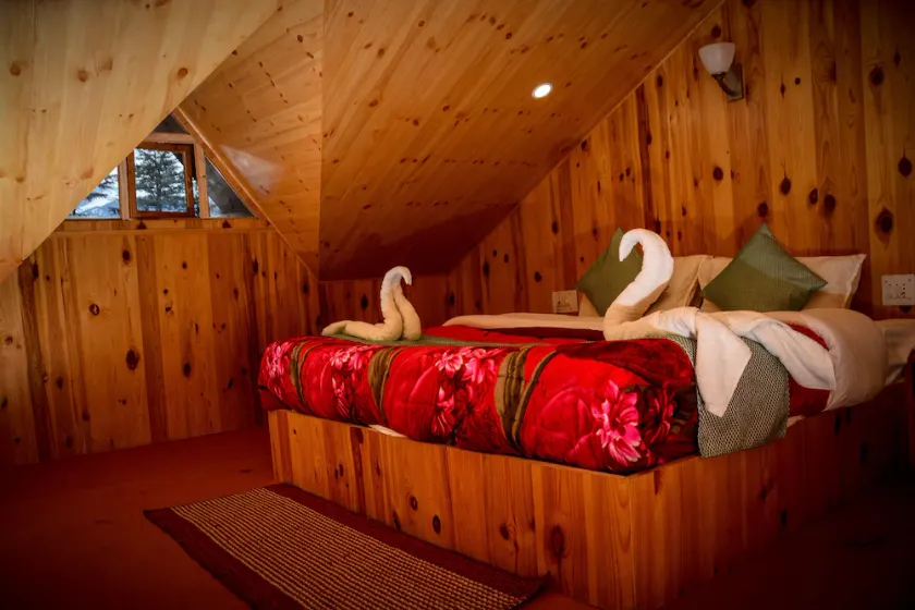 Hotel Rajhans Manali - Image 1