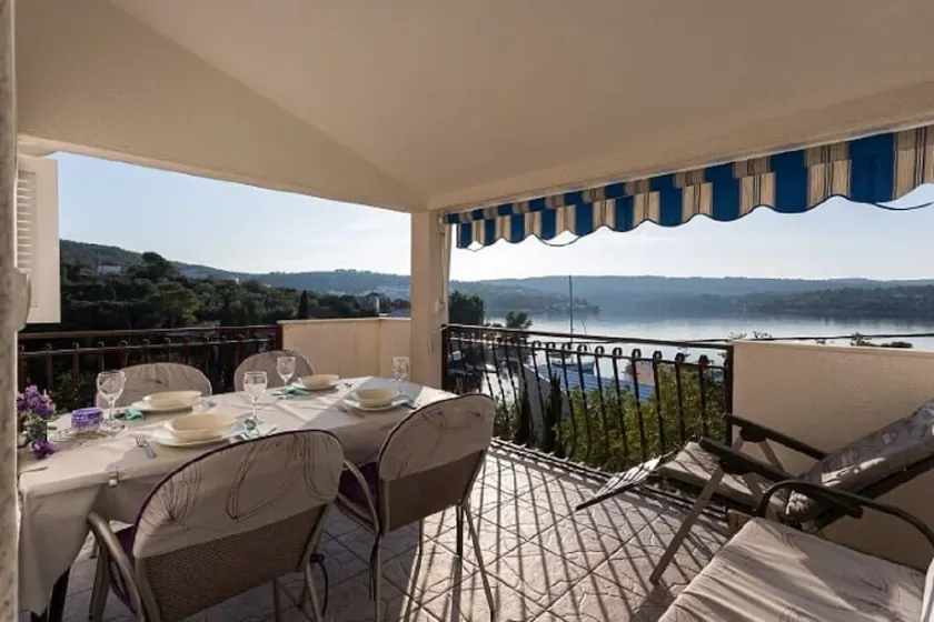 Apartment Petra A1-donji  Necujam, Island Solta - Image 1