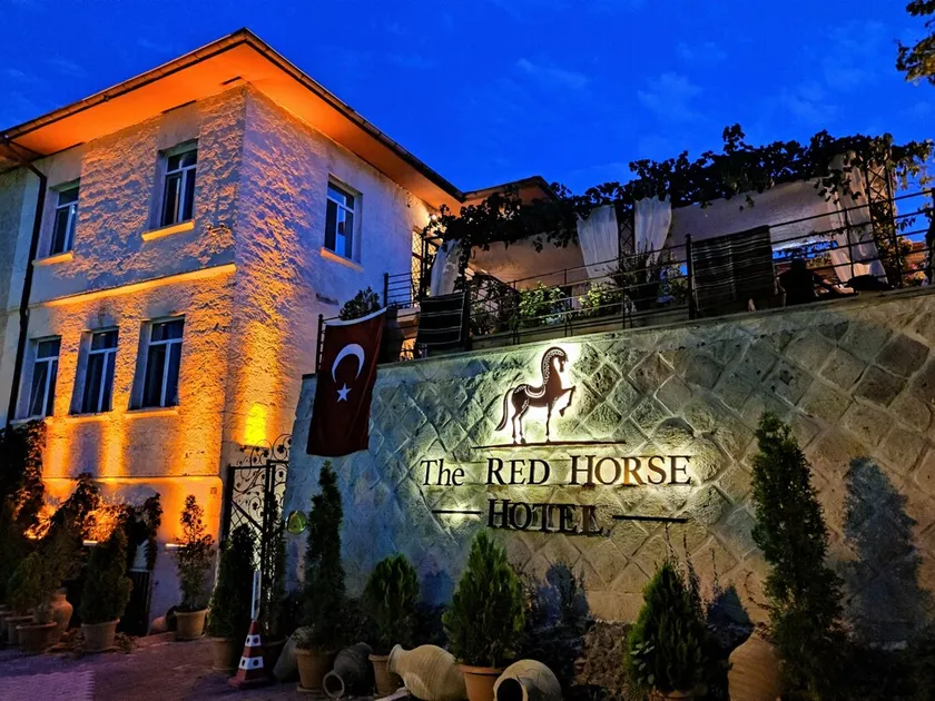 The Red Horse Hotel - Image 1