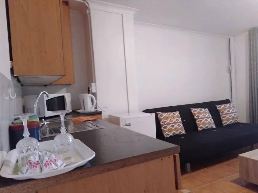 Booked Easy Guest House CT Airport - Image 1