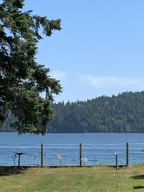 Creekside Inn - Image 1