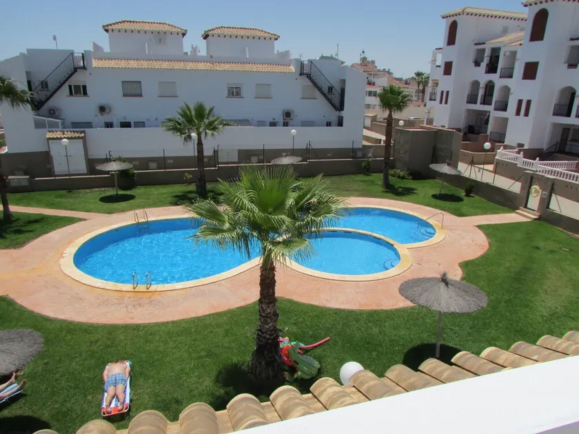 Lovely 2-bed House in Punta Prima, Orihuela Costa - Image 1