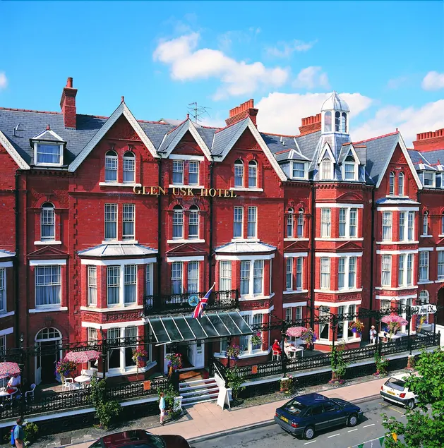 Glen Usk Hotel - Image 1