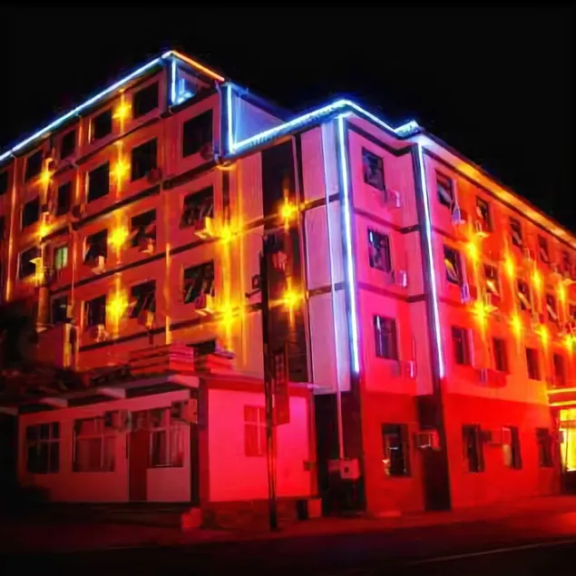 Huaqiang Business Hotel - Image 1