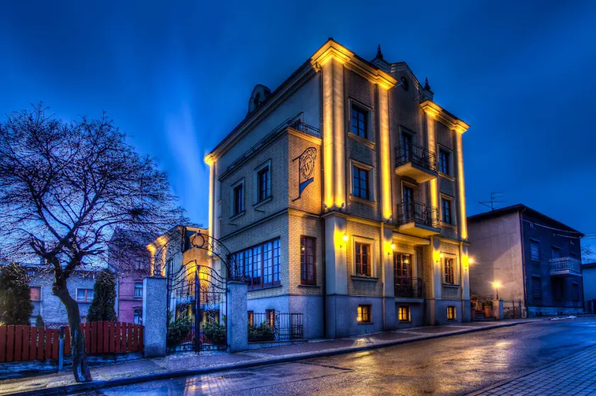Hotel Palac Wisniewski - Image 1