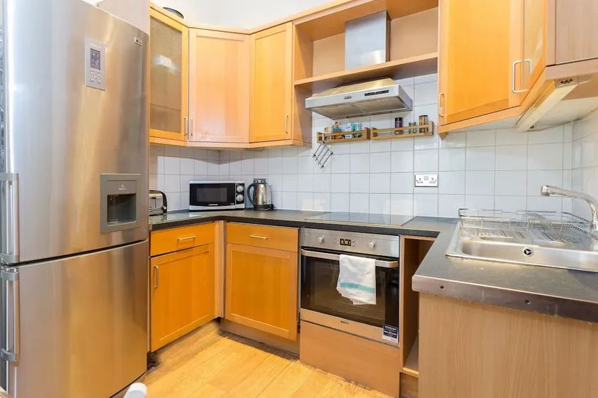 3 Bed Kensington Apartment with Balcony - Image 1