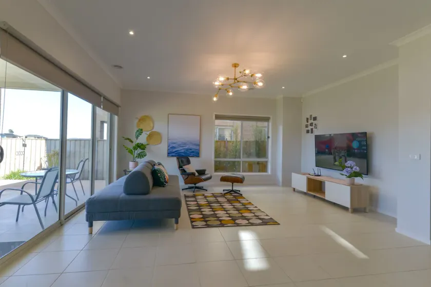 Waterfront Grand Villa for Big Group - Image 1