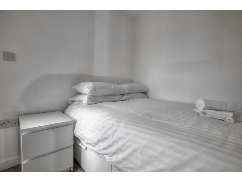 Stunning & Spacious 2BR Apartment in Mediacityuk - Image 1