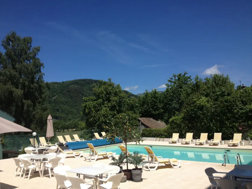 Hôtel des Bains et Résidences Vic-sur-Cère - Image 1