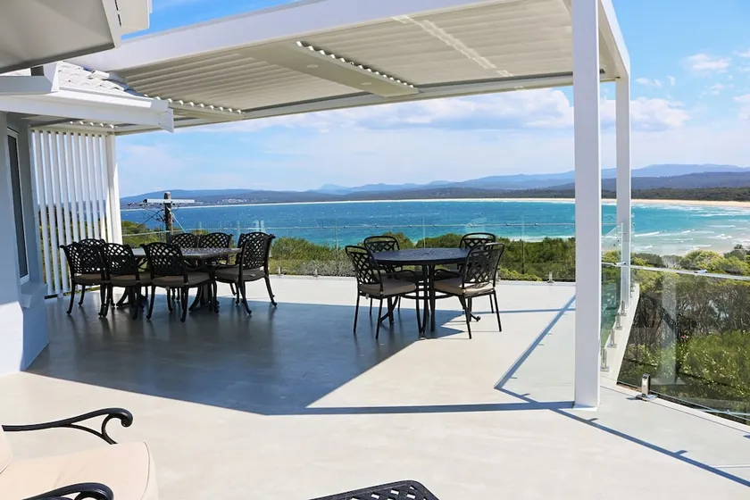 Bar Beach House - Image 1