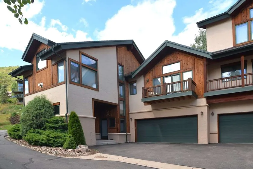 2239a Chamonix 3 Bedroom Home by Redawning - Image 1
