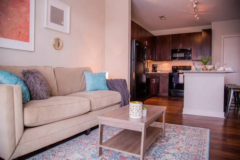 Adorable 1BR in Arts and Music District - Image 1