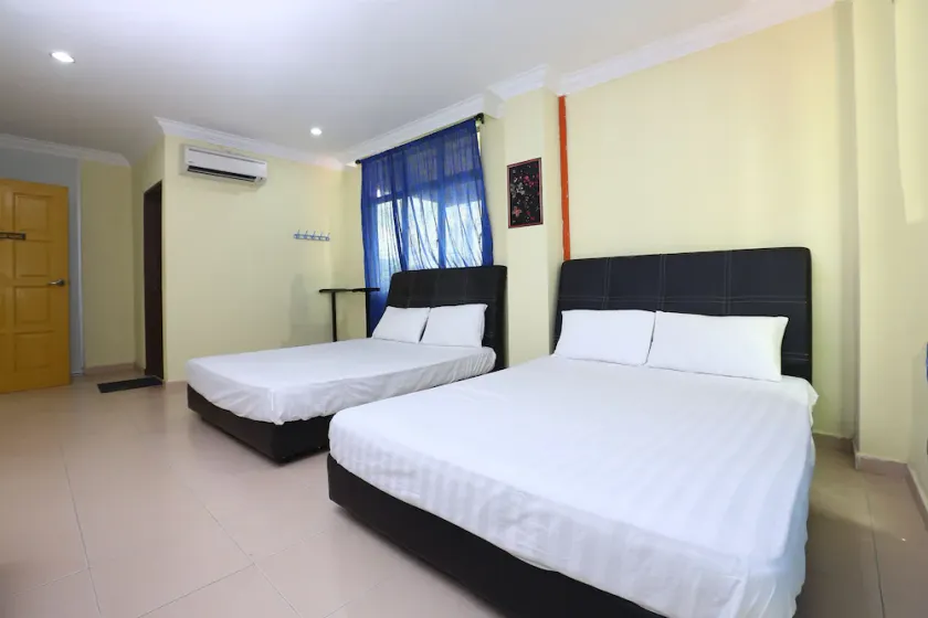 SPOT ON 89857 Azra Inn (Rumah Tumpangan) - Image 1