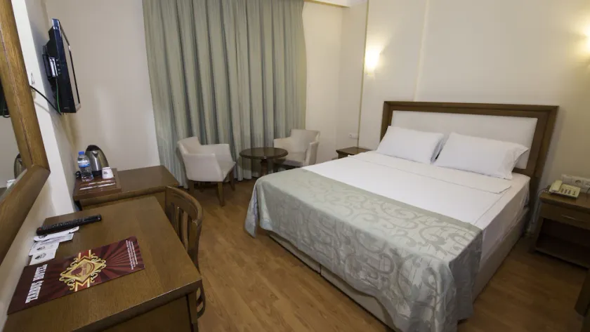 Tarbus Hotel - Image 1