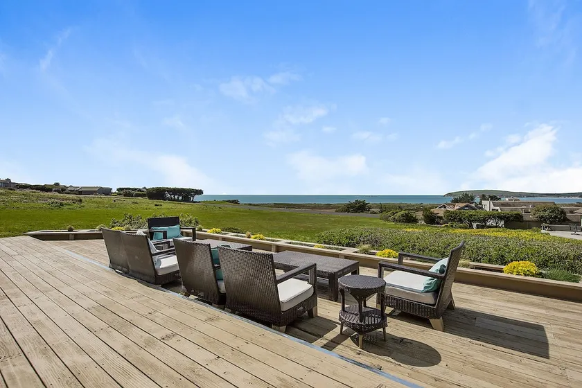 3br W/ Bay Views & Private Hot Tub 3 Bedroom Home - Image 1