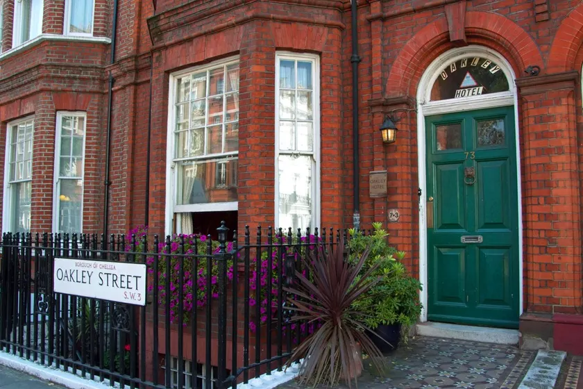 Oakley Hotel - Image 1
