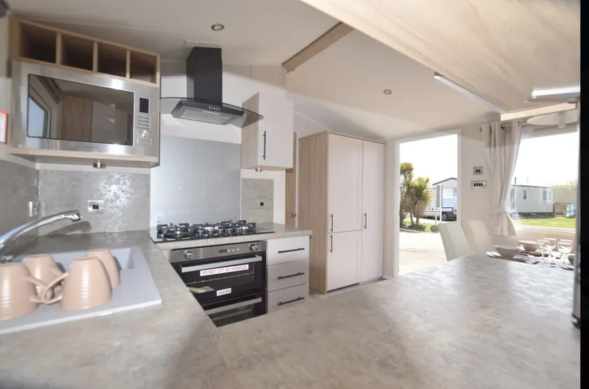 Stunning 3-bed Static Home in Birchington/ Margate - Image 1