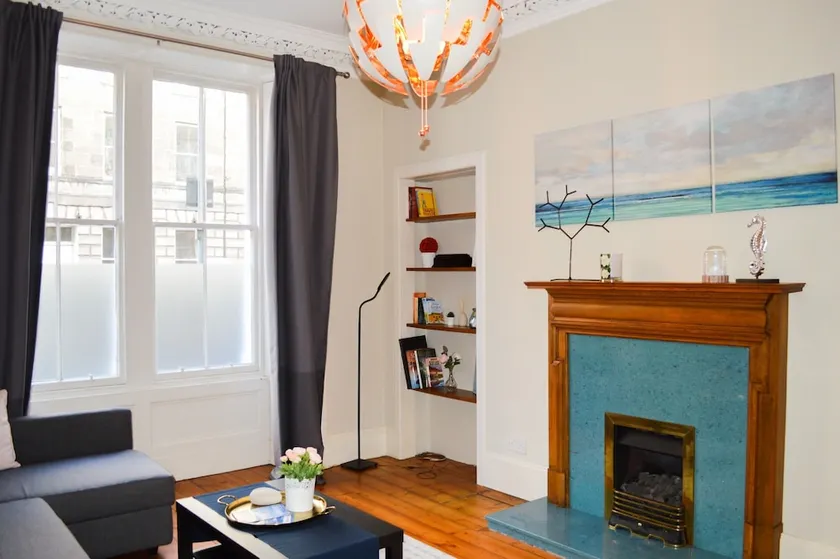 Traditional 2 Bedroom Flat Near City Centre - Image 1