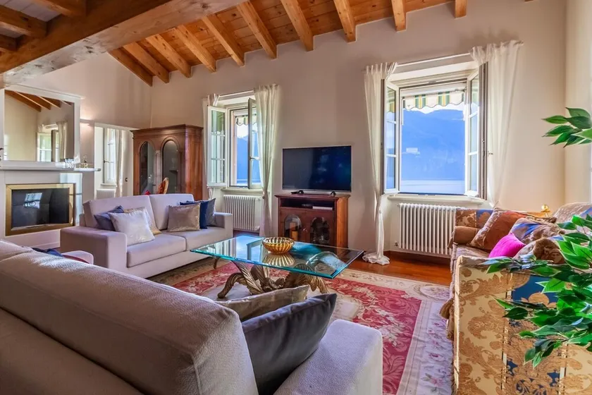 Easy Welcome Aglaia Luxury Lake View Apartment - Image 1
