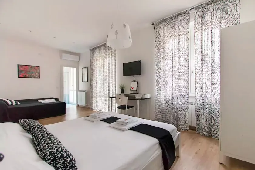 Via Colombo Holiday Rooms - Image 1