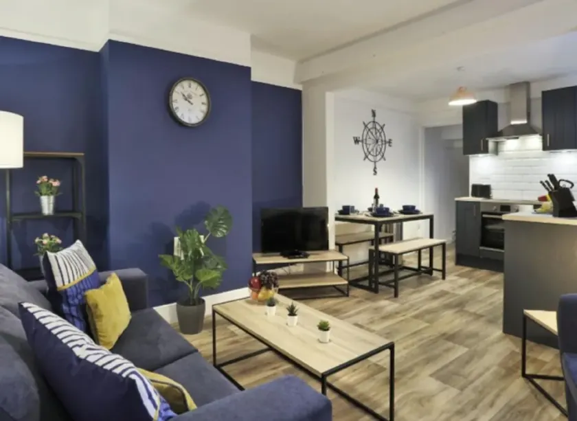 Flat 2, Lake View Apartments, Oulton Broads - Image 1