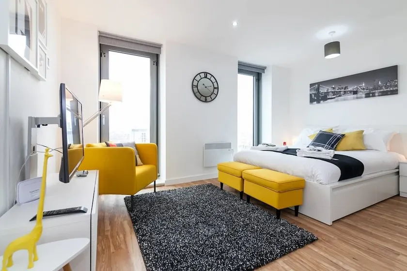 Stunning Studio Apartment in Salford Quays - Image 1