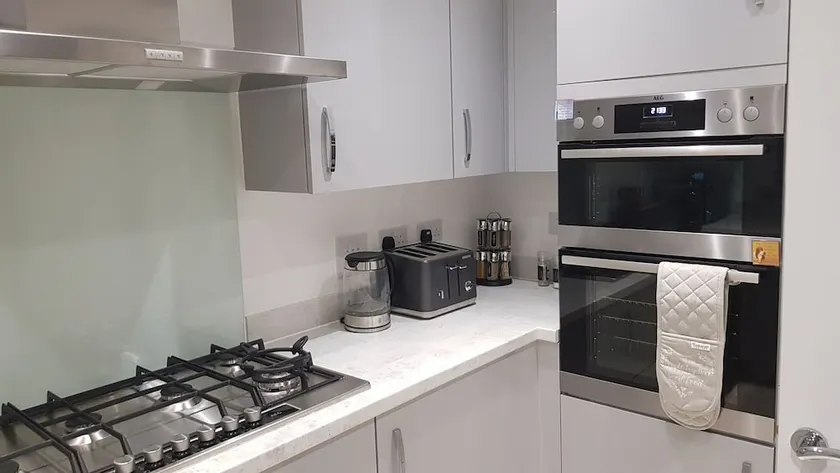 Beautiful Accommodation/prime Location - Image 1