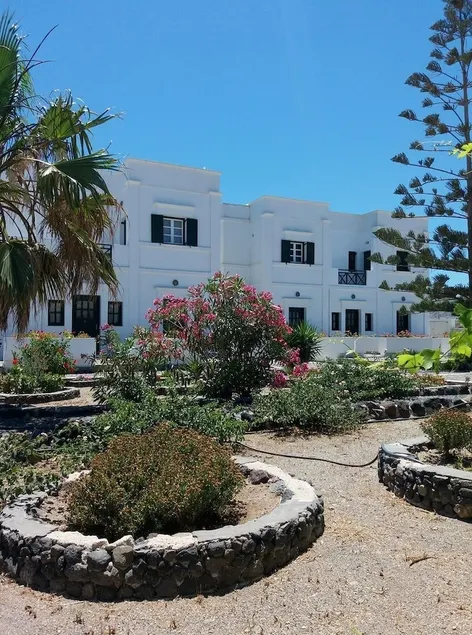 Cafe Greco Studios & Apartments - Image 1