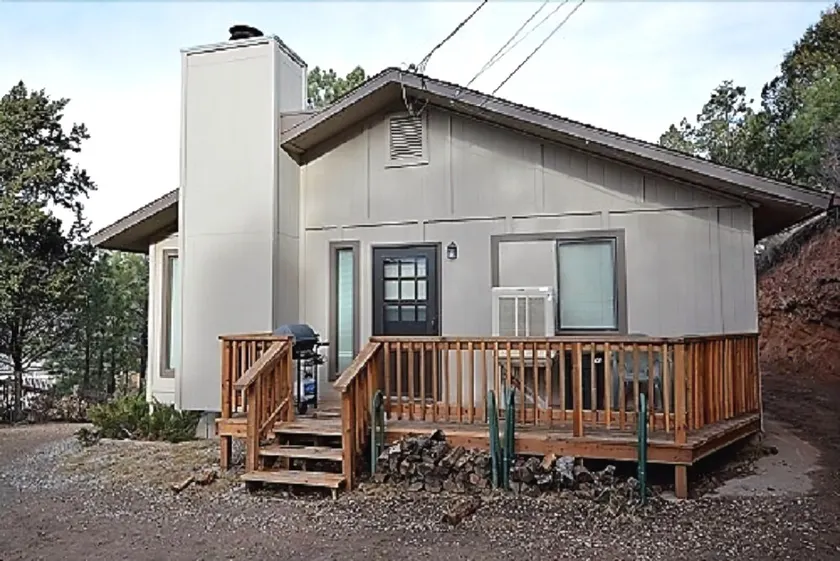 English - Three Bedroom Cabin - Image 1