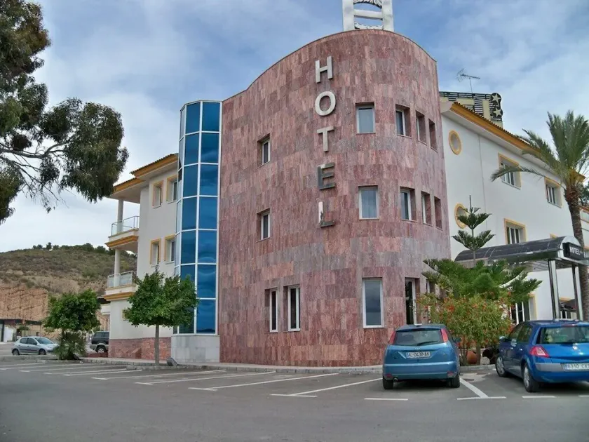 Hotel Overa - Image 1