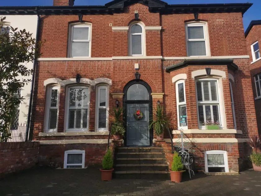 Vale House - Image 1