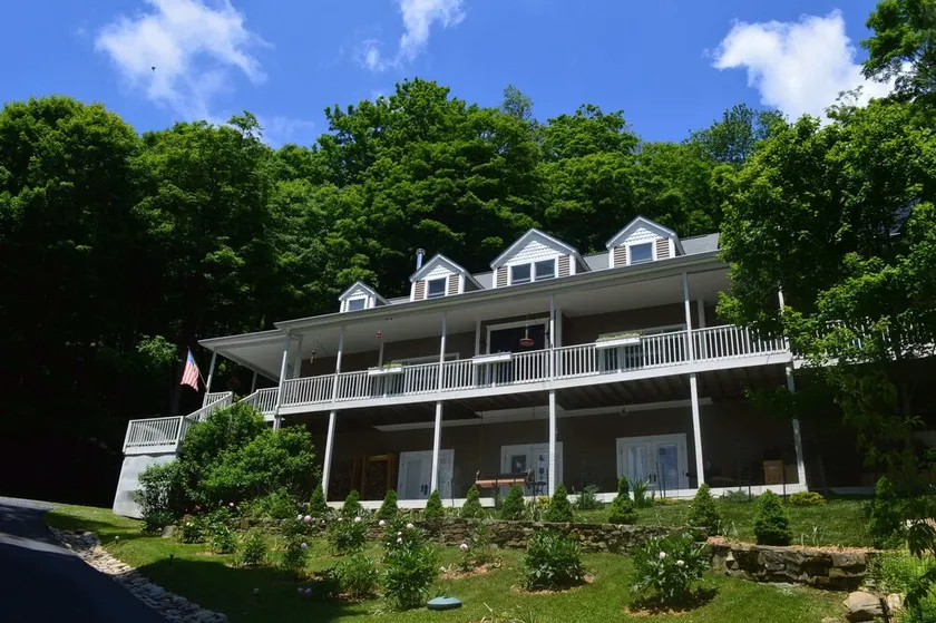 Bald Mountain House Inn at the Wolf Laurel Resort - Image 1