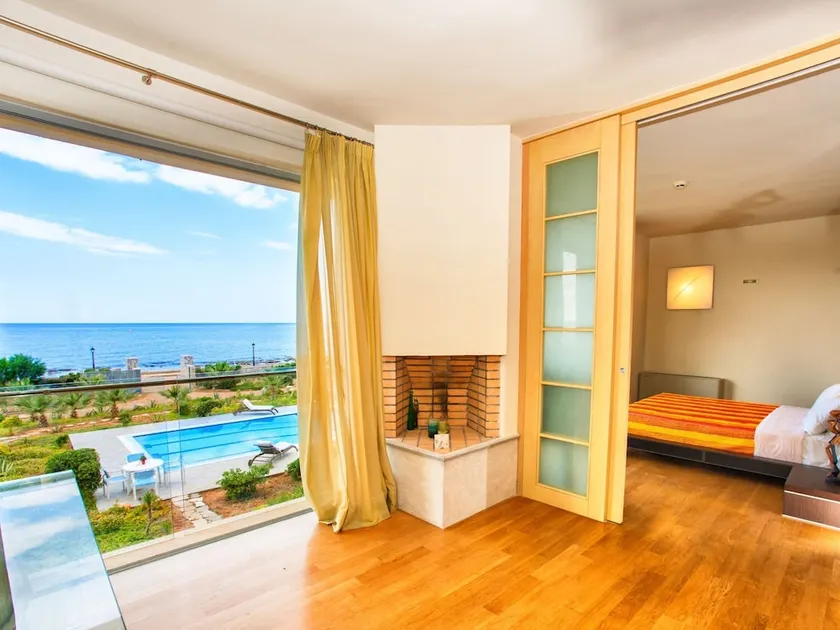 Luxury Villa on Beach in Chersonisos - Image 1