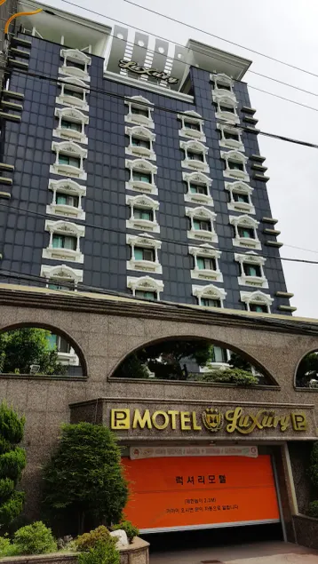 Hotel Luxury - Image 1
