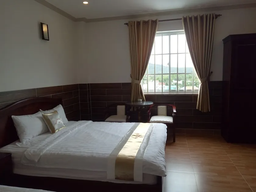 Thai Hoang Gia Hotel - Image 1