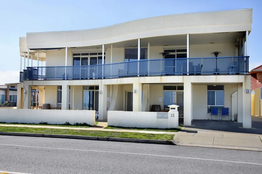 Seaview Sunset Holiday Apartments - Image 1