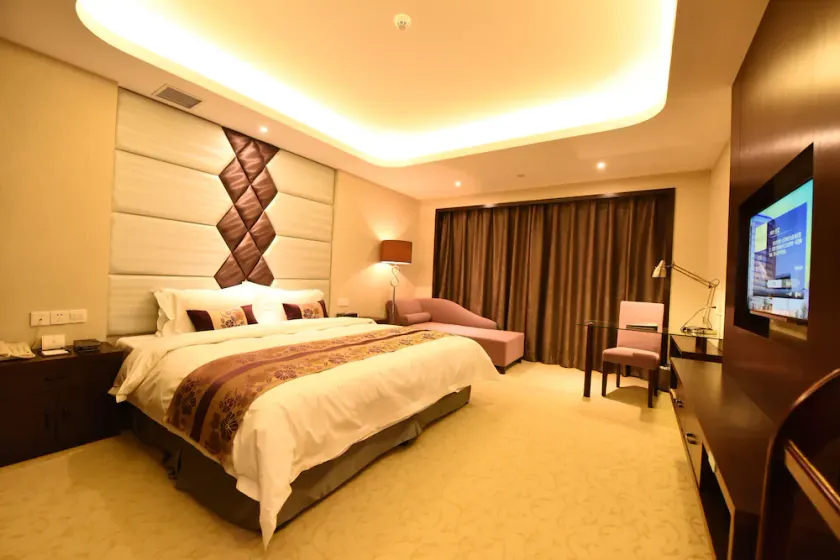 Savile K-Knight Luan Hotel - Image 1