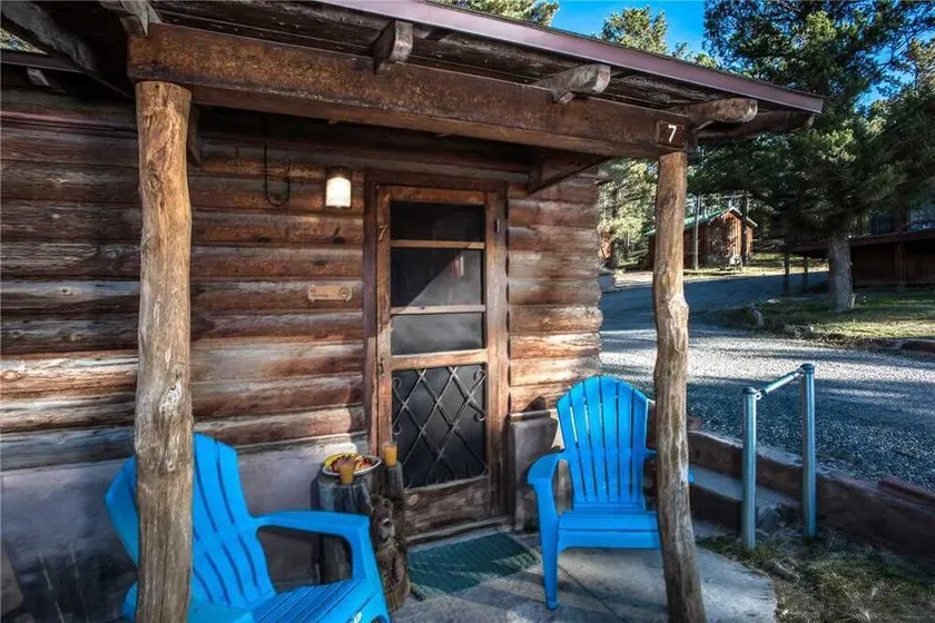 Apache Village 7, Queen Bed, Midtown, Sleeps 2 - Image 1